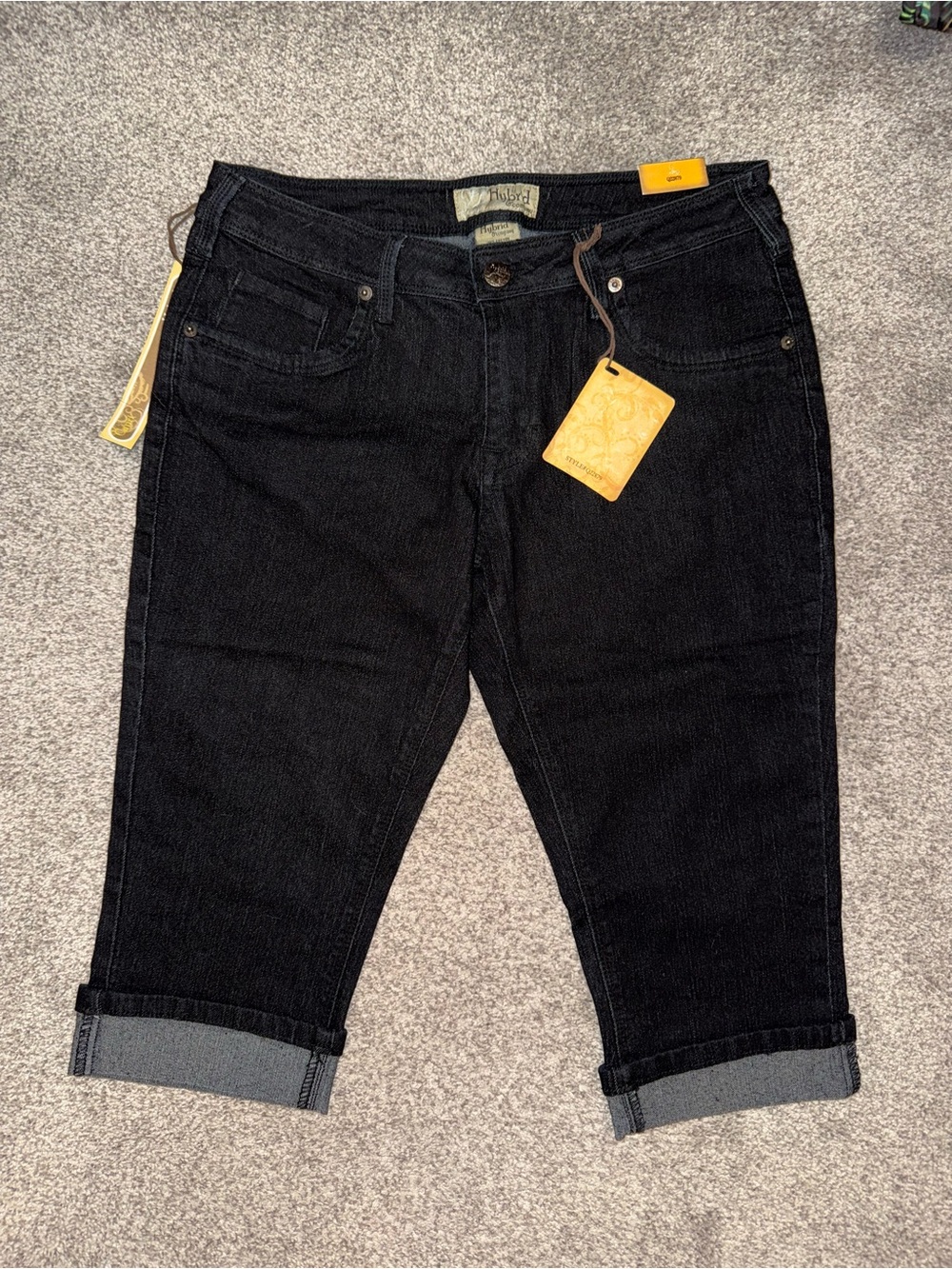 Hybrid & Company Black High-Rise Jeans with Button Detail